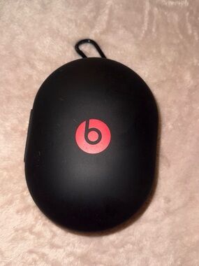 Beats Hard Shell Carrying Case with Red 'b' Logo with beats